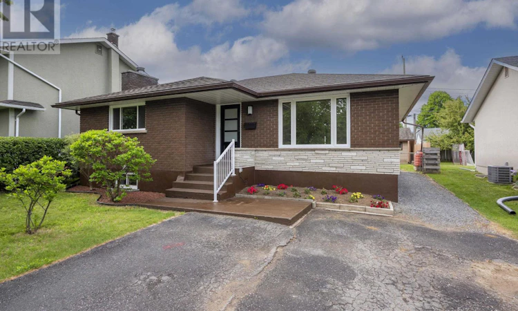124 Riverview Drive W