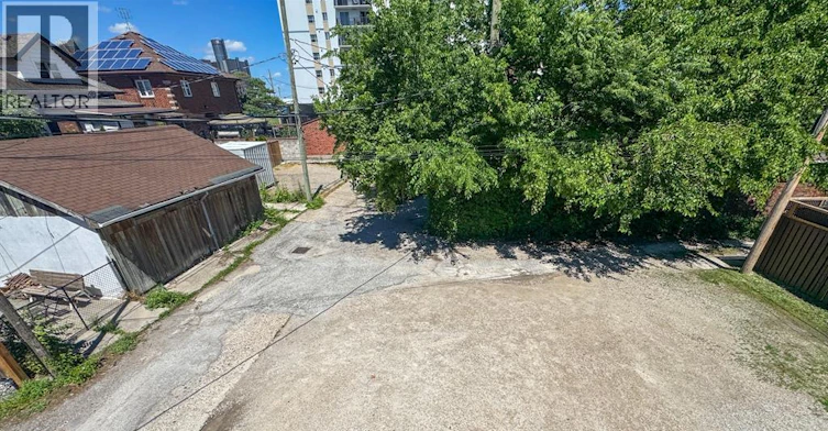 126 UPPER-130 Elm Avenue, Windsor, ON, N9A 5G8 - 3