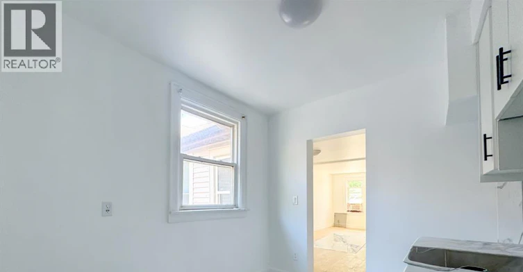 126 UPPER-130 Elm Avenue, Windsor, ON, N9A 5G8 - 8