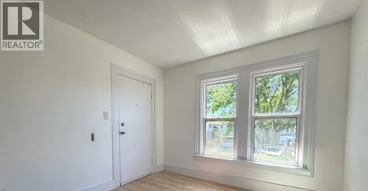 124 UPPER-130 Elm Avenue, Windsor, ON, N9A 5G8 - 5