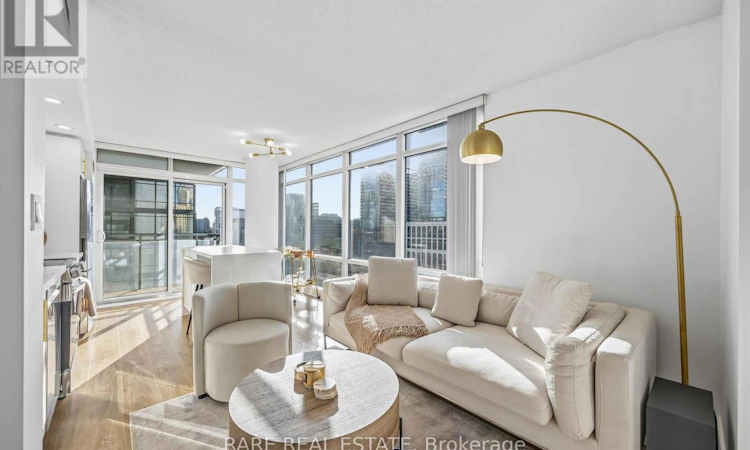 1002 4k Spadina Avenue