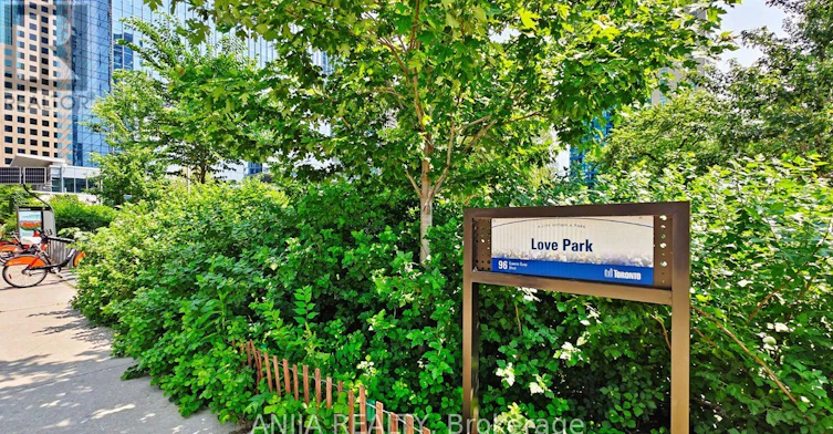 5608-10 York Street, Toronto, ON, M5J 0E1 - 40