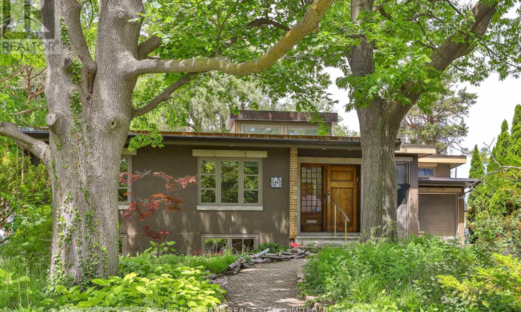 41 Hurlingham Crescent