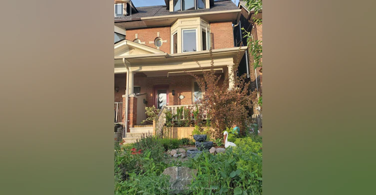 UPPER-597 Carlaw Avenue, Toronto, ON, M4K 3K4