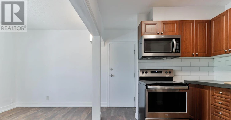 2-170 Holborne Avenue, Toronto, ON, M4C 2R6 - 11