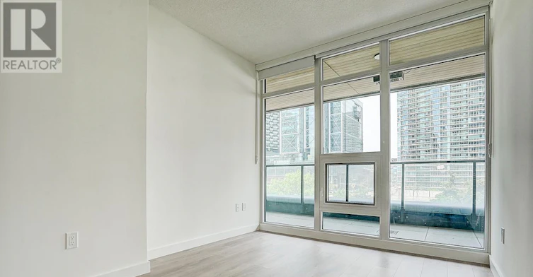 332-3 Concord Cityplace Way, Toronto, ON, M5V 0X3 - 43
