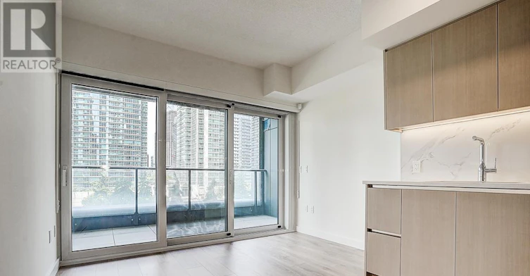 332-3 Concord Cityplace Way, Toronto, ON, M5V 0X3 - 25