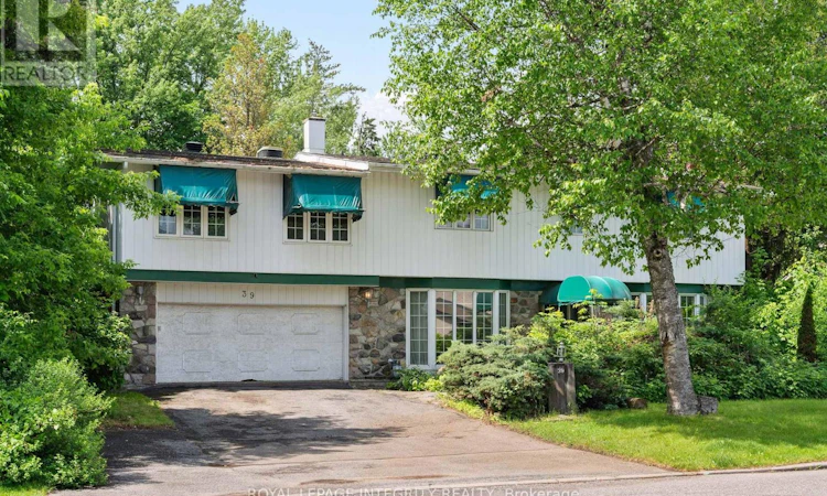 39 Mohawk Crescent