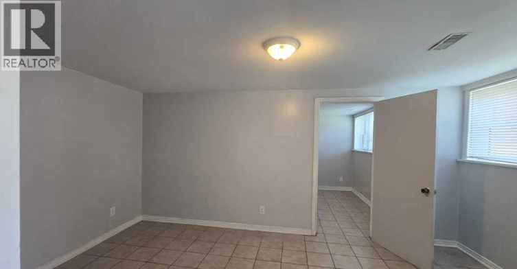 Lower-805 Giles Boulevard East, Windsor, ON, N9A 4E7 - 3