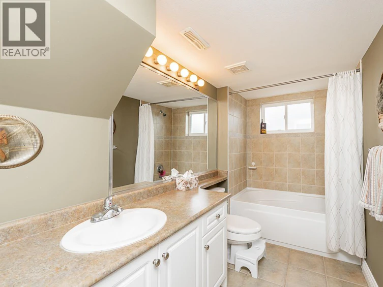 24382 104 Avenue, Maple Ridge, BC, V2W 2C4 - 25