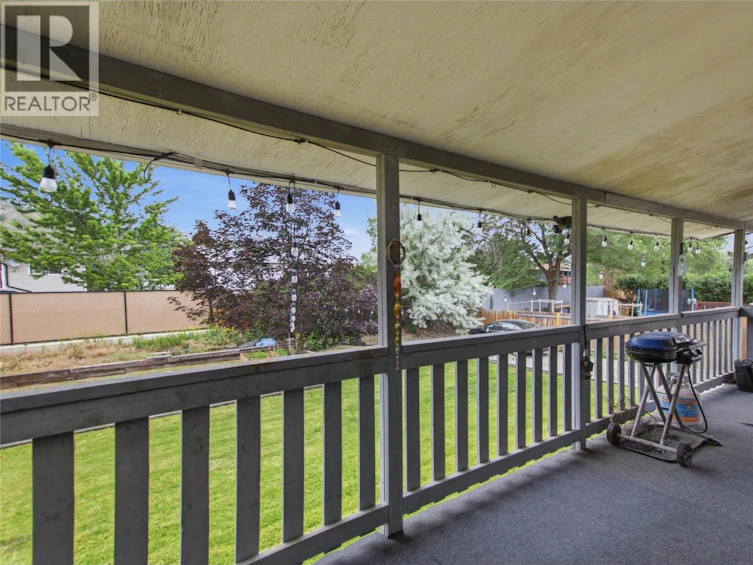 872 Puhallo Drive, Kamloops, BC, V2B 6P7 - 25