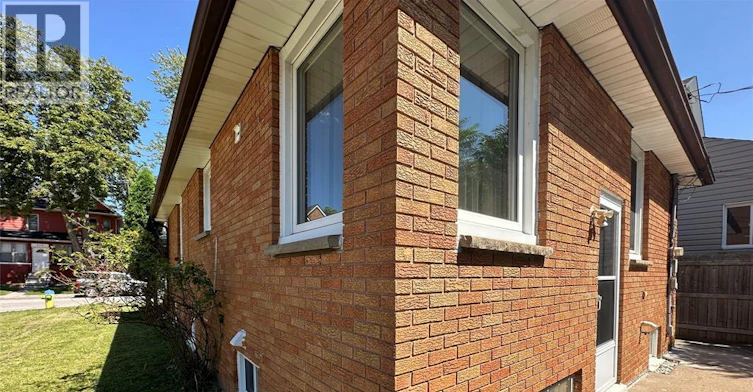 LOWER 1-849 Dougall Avenue, Windsor, ON, N9A 4R3 - 3