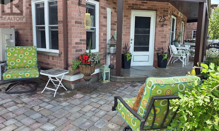 25-20 Huron Street N