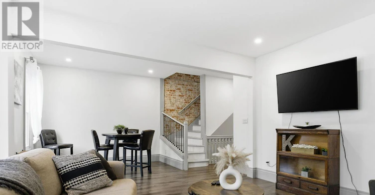 UPPER-300 George Street, Cobourg, ON, K9A 3L8 - 2