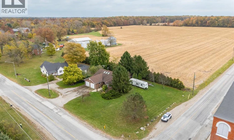 879 2 Road W