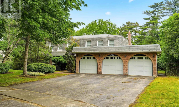 251 Dolphin Court