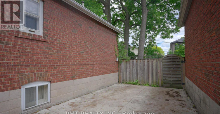 LOWER-881 Coxwell Avenue, Toronto, ON, M4C 3G1 - 17