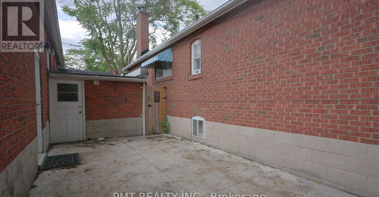 LOWER-881 Coxwell Avenue, Toronto, ON, M4C 3G1 - 15