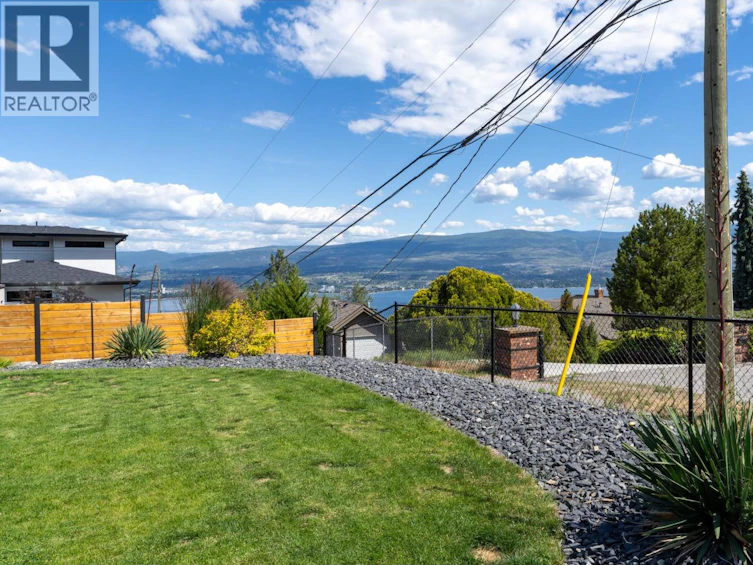 703 Lake Court, West Kelowna, BC, V1Z 1H6 - 37