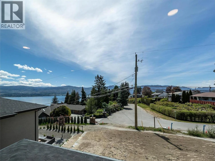 703 Lake Court, West Kelowna, BC, V1Z 1H6 - 21