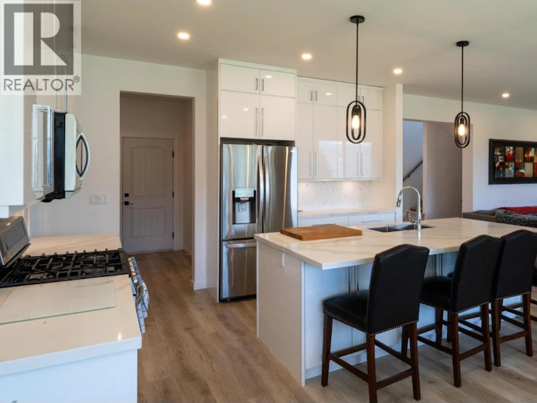 703 Lake Court, West Kelowna, BC, V1Z 1H6 - 7