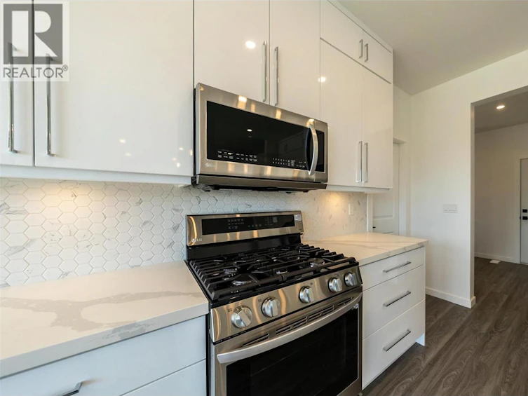 703 Lake Court, West Kelowna, BC, V1Z 1H6 - 8