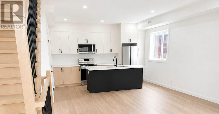 5 SFN-17 White Avenue, Toronto, ON, M6N 1S7 - 2