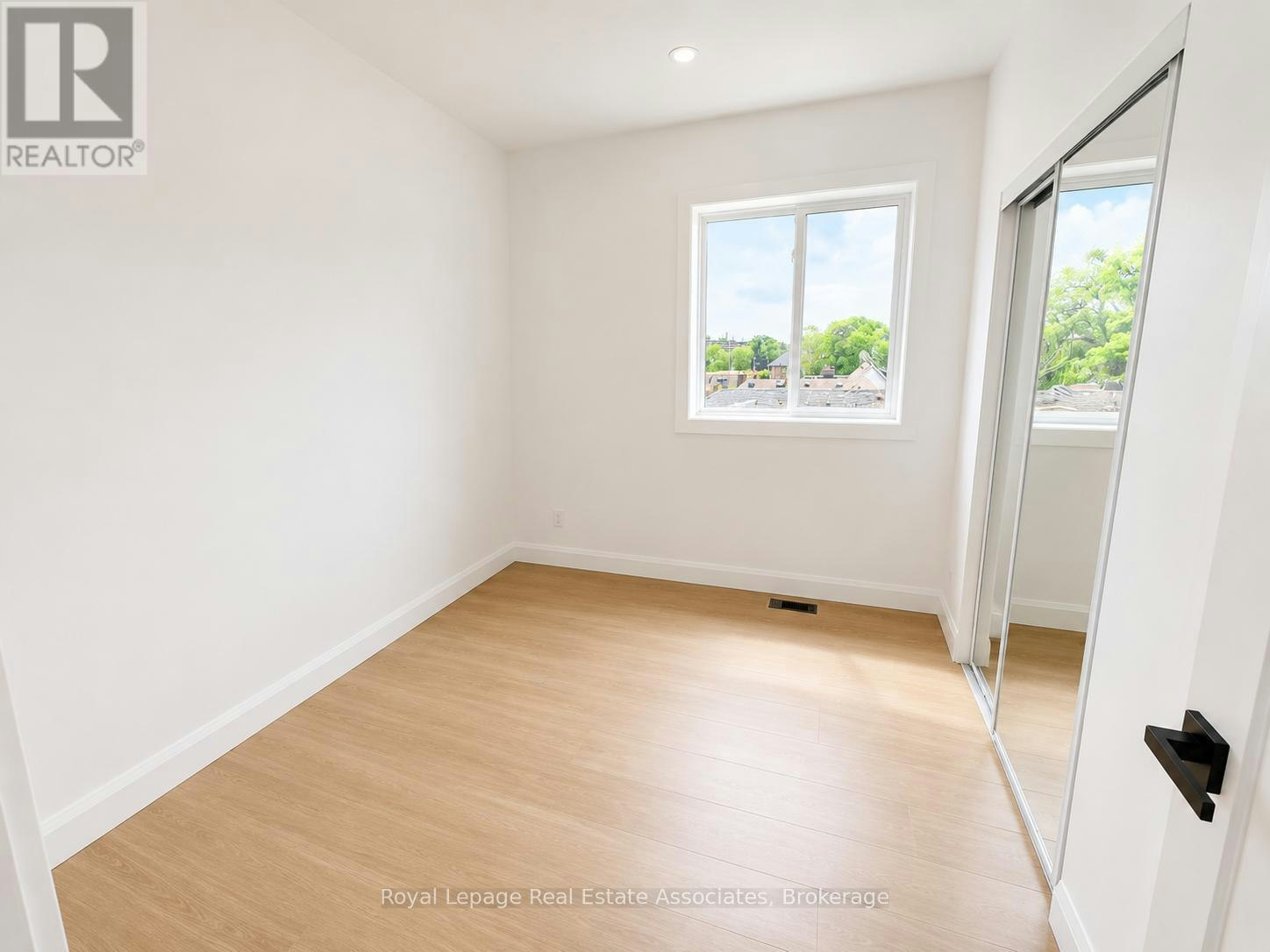 5 SFN-17 White Avenue, Toronto, ON, M6N 1S7 - 8