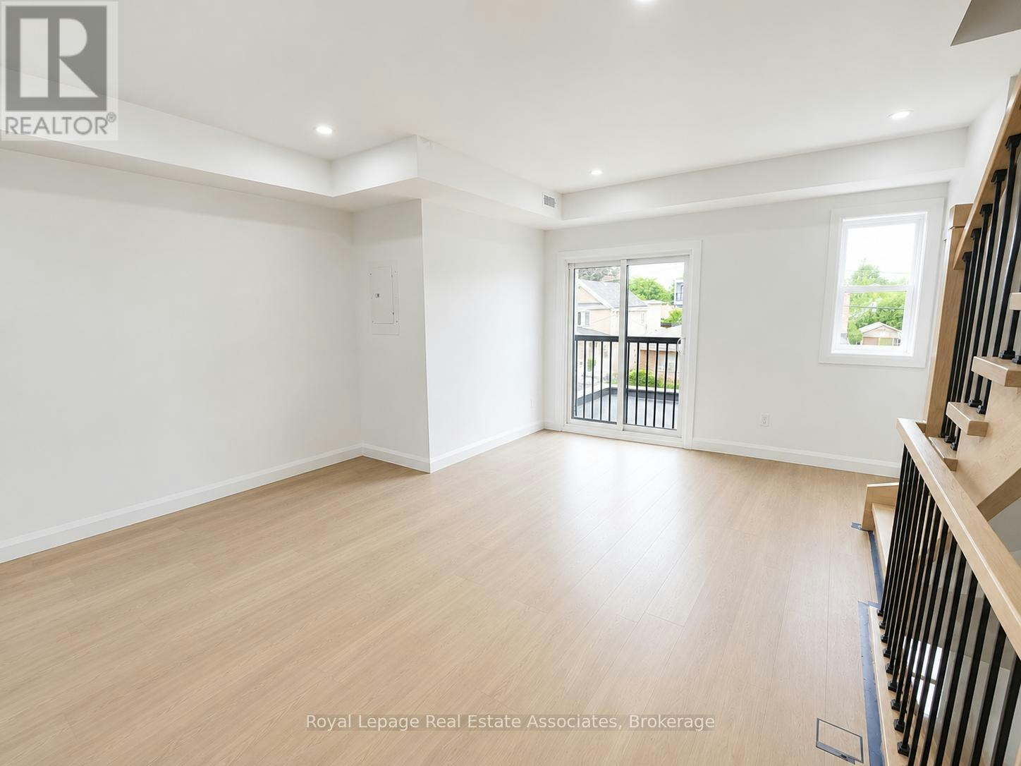 5 SFN-17 White Avenue, Toronto, ON, M6N 1S7 - 5