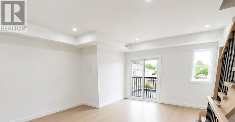5 SFN-17 White Avenue, Toronto, ON, M6N 1S7 - 5