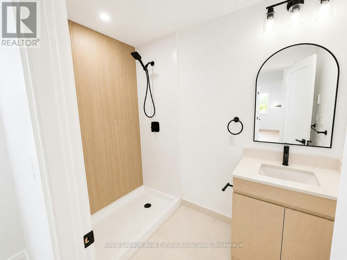 5 SFN-17 White Avenue, Toronto, ON, M6N 1S7 - 9