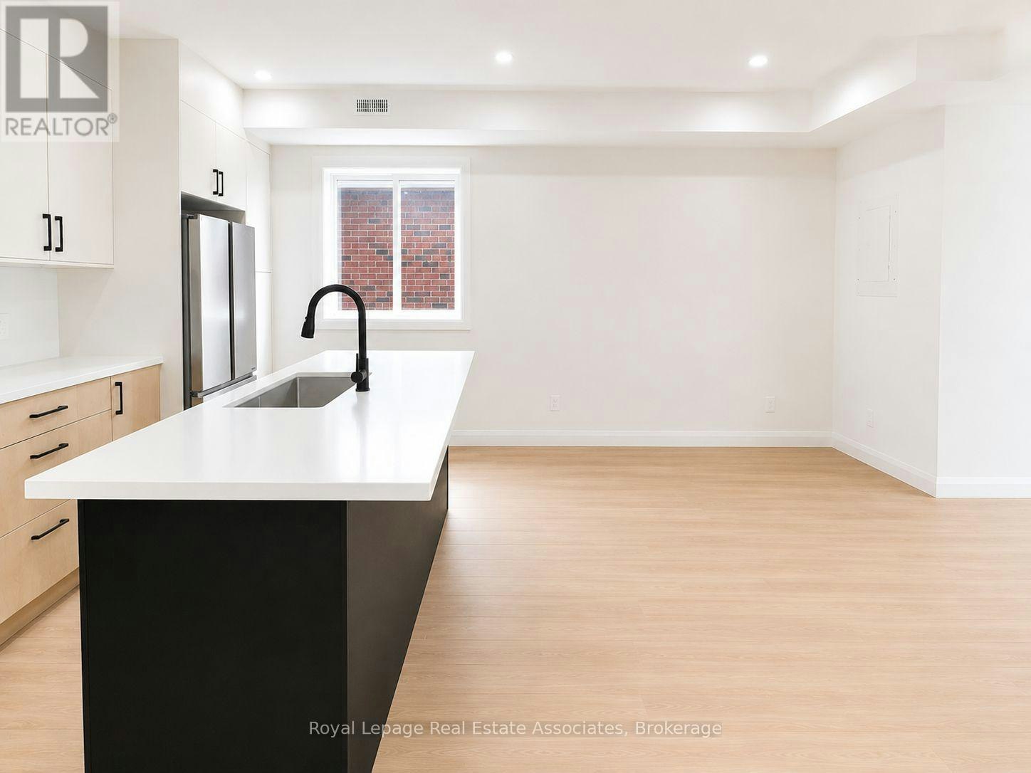 5 SFN-17 White Avenue, Toronto, ON, M6N 1S7 - 3