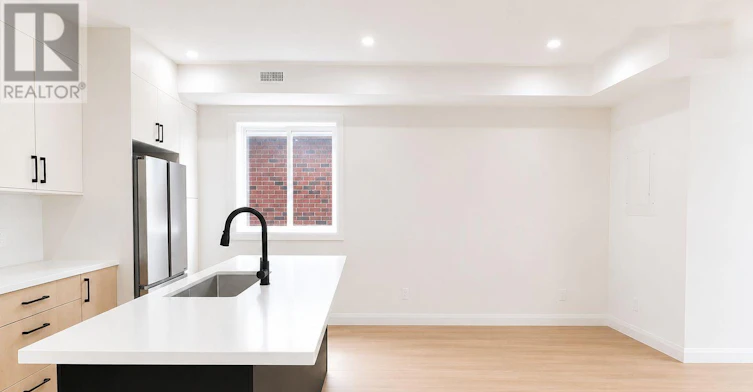 5 SFN-17 White Avenue, Toronto, ON, M6N 1S7 - 3