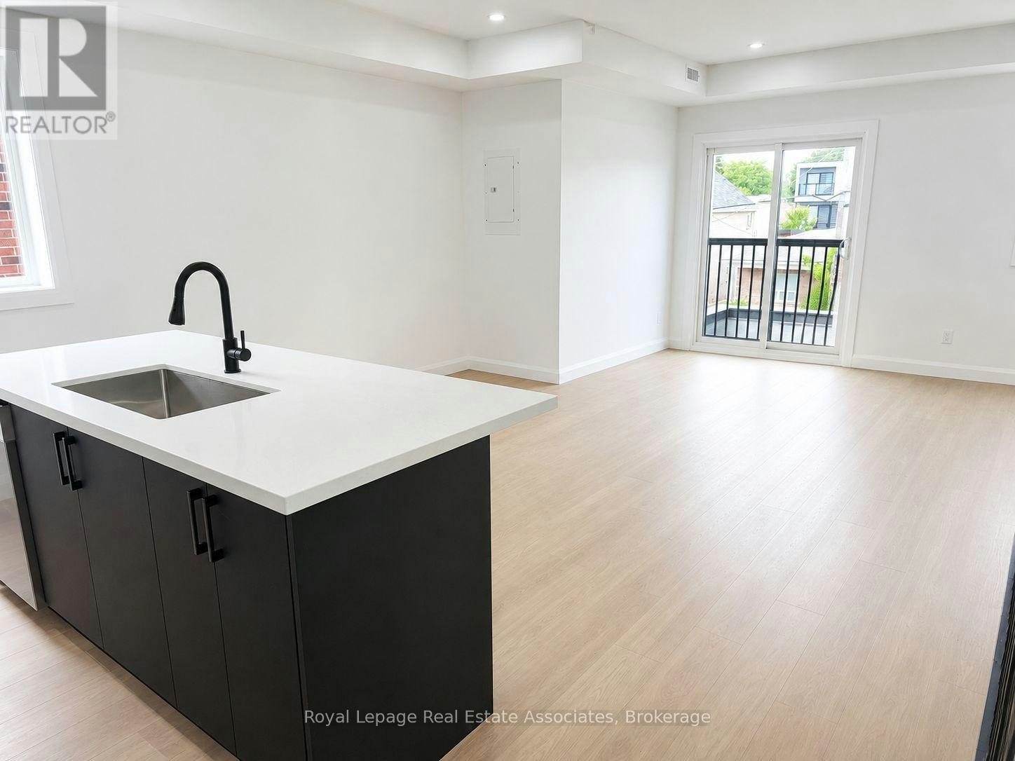 5 SFN-17 White Avenue, Toronto, ON, M6N 1S7 - 4