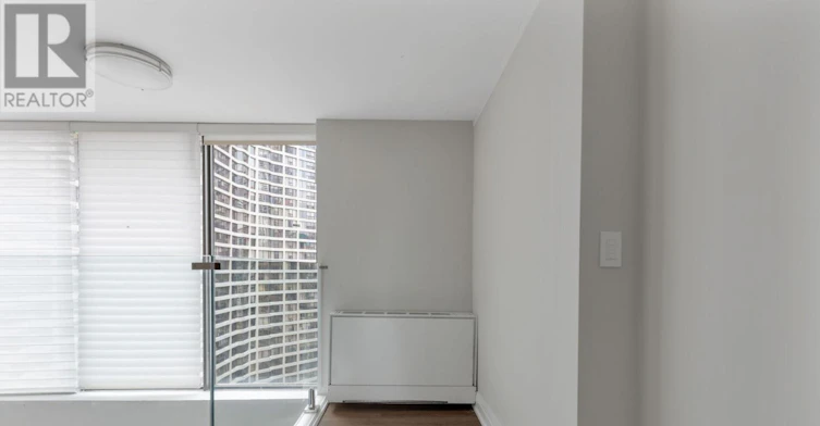 2208-33 Harbour Square, Toronto, ON, M5J 2G2 - 32