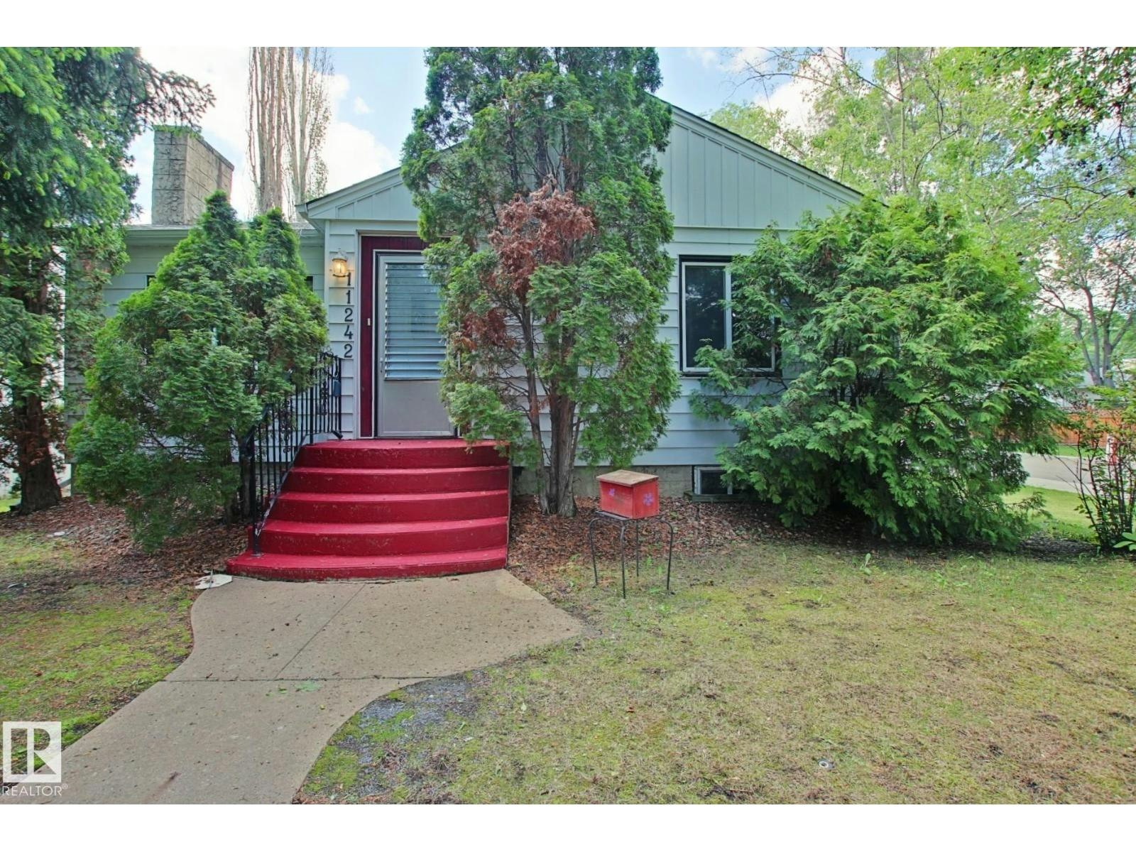 11242 56 Street NW, Edmonton, AB, T5W 3S2