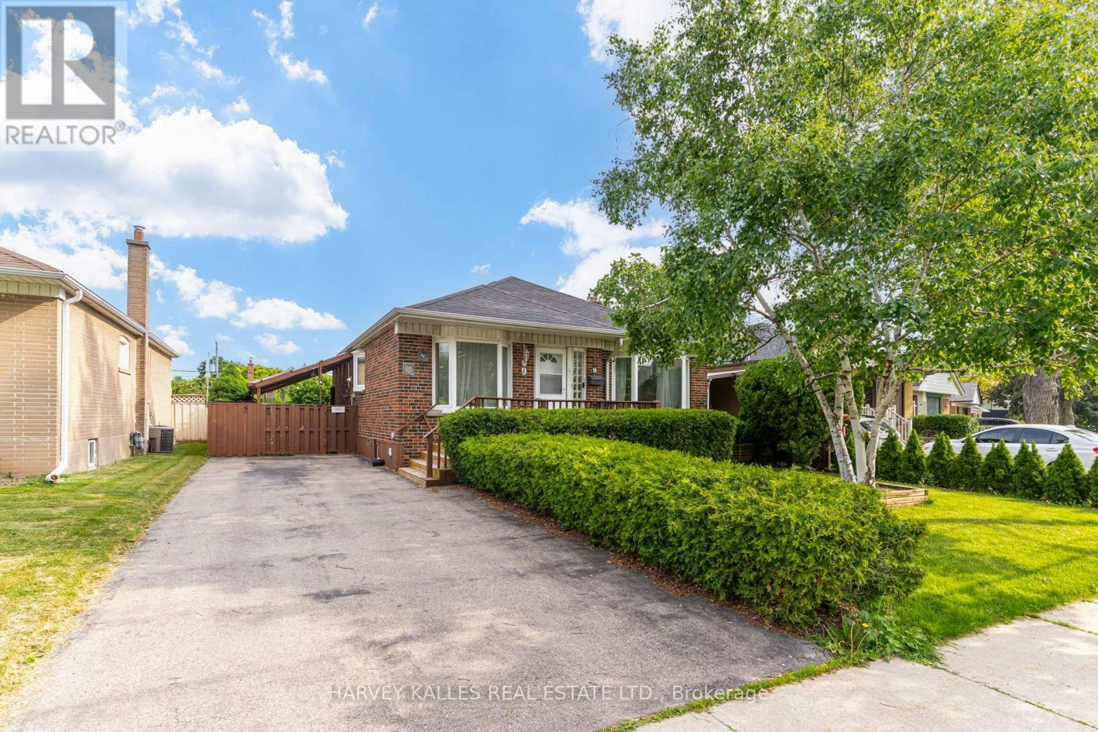 9 Sealcove Drive, Toronto, ON, M9C 2C3