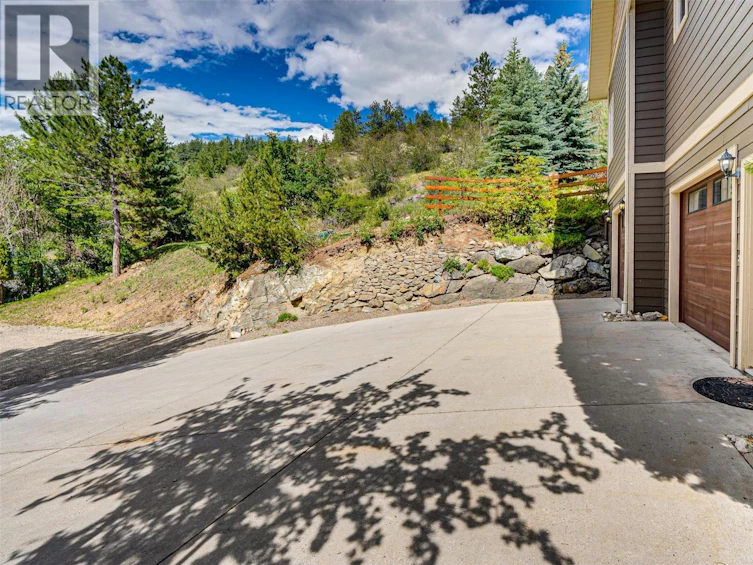 677 Cypress Drive, Coldstream, BC, V1B 3Y5 - 90