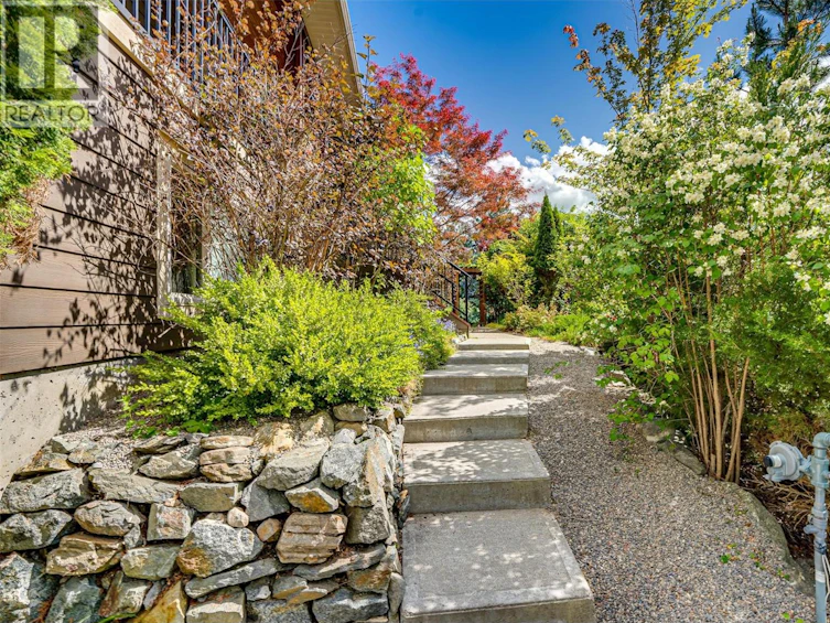 677 Cypress Drive, Coldstream, BC, V1B 3Y5 - 89