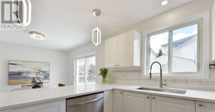1316 Halton Terrace, Ottawa, ON, K2K 3K6 - 4