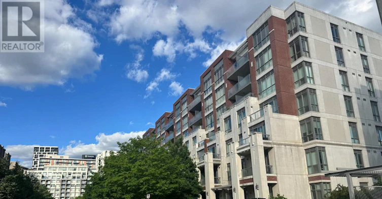 318-39 Upper Duke Crescent, Markham, ON, L6G 0B8 - 2