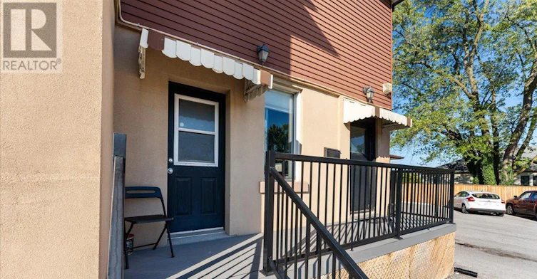 2-4386 Drummond Road, Niagara Falls, ON, L2E 6C3 - 2