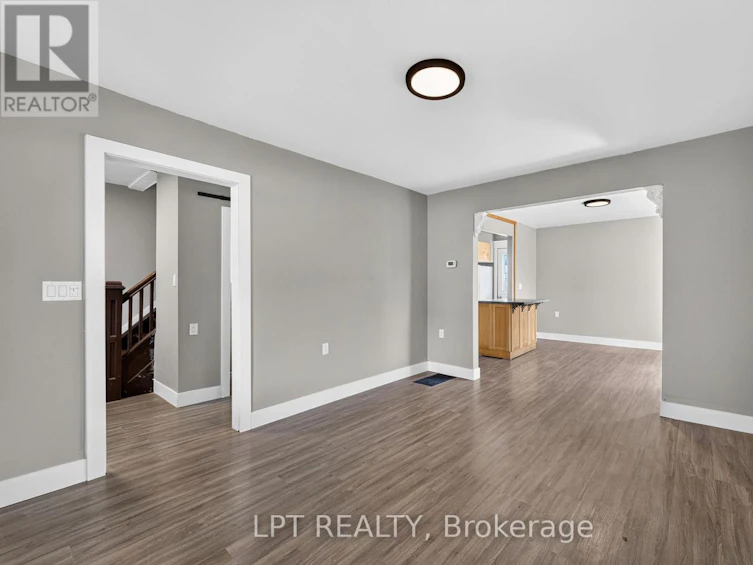 38 Main Street N, Huron East, ON, N0K 1W0 - 11