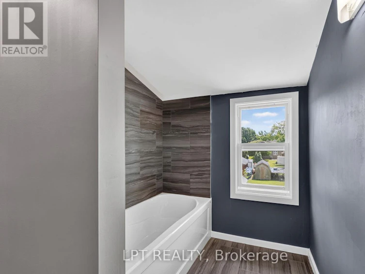 38 Main Street N, Huron East, ON, N0K 1W0 - 20