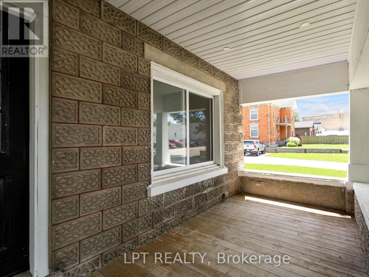 38 Main Street N, Huron East, ON, N0K 1W0 - 6