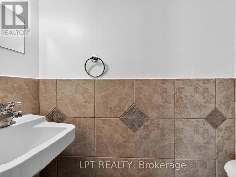 38 Main Street N, Huron East, ON, N0K 1W0 - 9