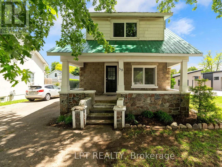 38 Main Street N, Huron East, ON, N0K 1W0 - 2