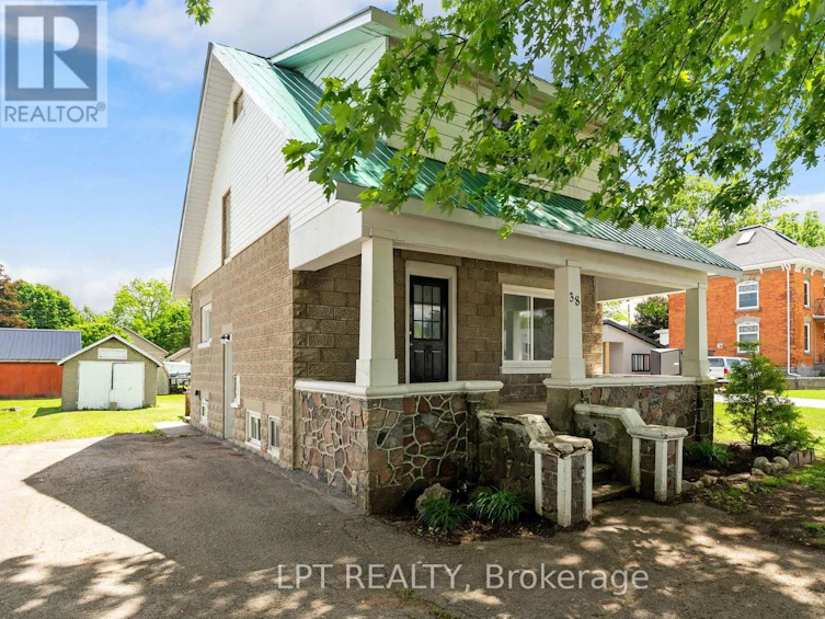 38 Main Street N, Huron East, ON, N0K 1W0