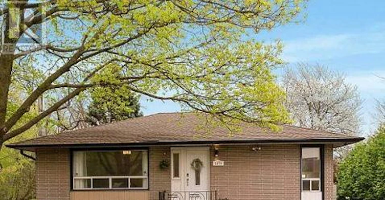 2076 Constance Drive, Oakville, ON, L6J 2V7