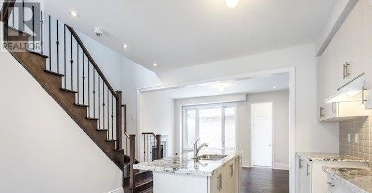 25 Applegate Drive, East Gwillimbury, ON, L9N 0R2 - 4